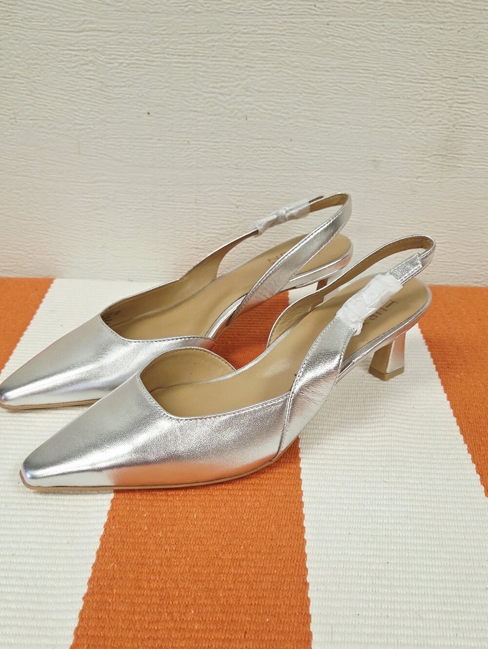 Naturalizer 7.5 Wide Silver Pointed Toe Slingback Heels - Women's - Picture 2 of 10